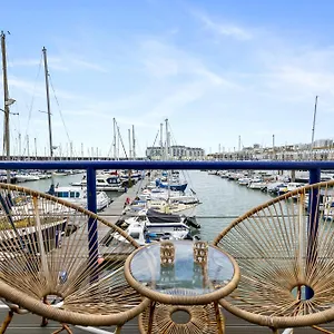brighton-water-cabin-a-unique-floating-holiday-home.brighton-hotels-england.com/
